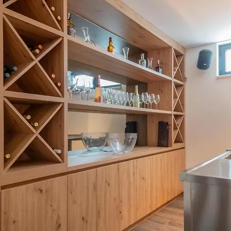 Vikendica Lovely Home In Brela With Sauna