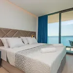5 Bedroom Cozy In * 布雷拉