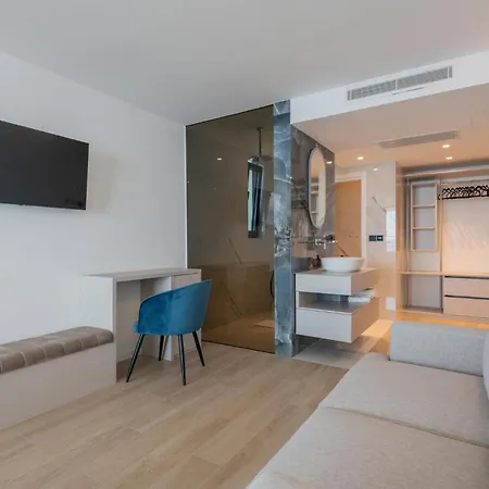 5 Bedroom Cozy In Brela