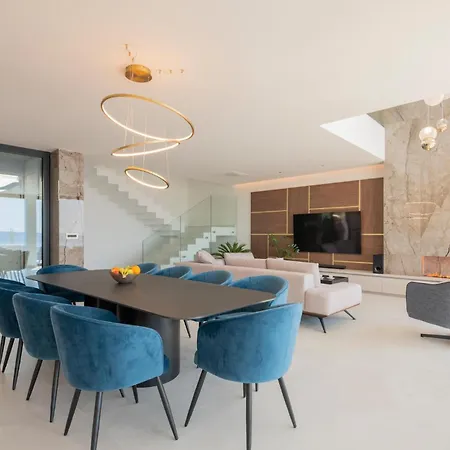 Prázdninový dům 5 Bedroom Cozy In *