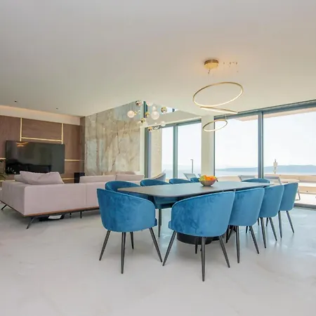 5 Bedroom Cozy In Prázdninový dům Brela