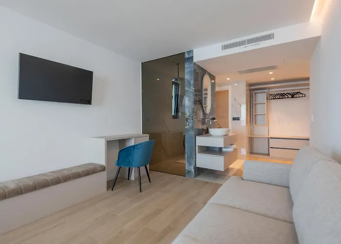 5 Bedroom Cozy In Brela