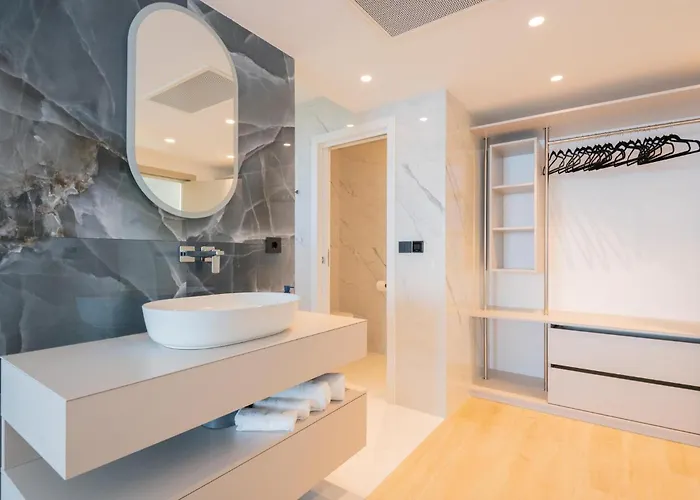5 Bedroom Cozy In * Brela